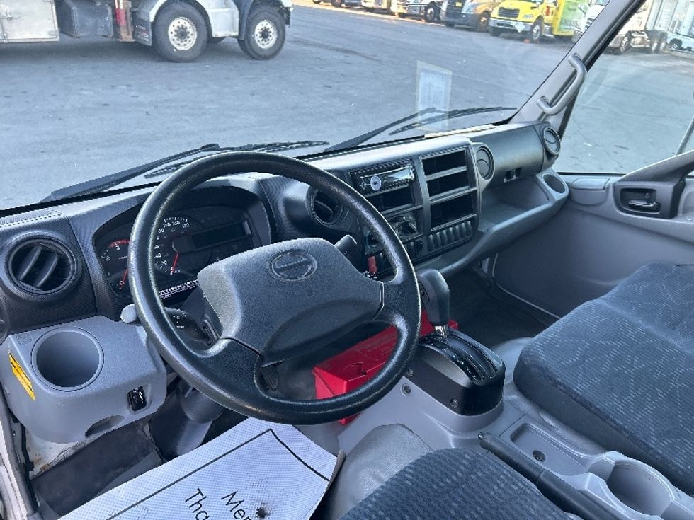 Medium Duty Box Truck-Light and Medium Duty Trucks-Hino-2019-195-Dartmouth-NS-62,329\n\t\tkm-$ 65,000 - Image 16