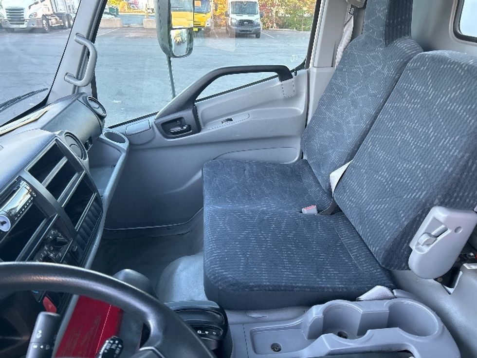 Medium Duty Box Truck-Light and Medium Duty Trucks-Hino-2019-195-Dartmouth-NS-62,329\n\t\tkm-$ 65,000 - Image 18