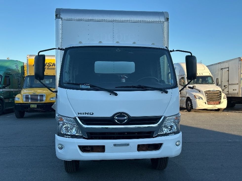 Medium Duty Box Truck-Light and Medium Duty Trucks-Hino-2019-195-Dartmouth-NS-62,329\n\t\tkm-$ 65,000 - Image 2