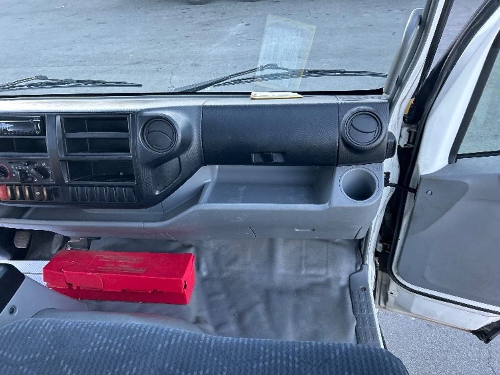 Medium Duty Box Truck-Light and Medium Duty Trucks-Hino-2019-195-Dartmouth-NS-62,329\n\t\tkm-$ 65,000 - Image 20