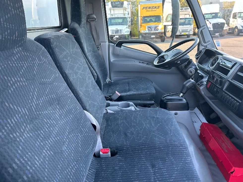 Medium Duty Box Truck-Light and Medium Duty Trucks-Hino-2019-195-Dartmouth-NS-62,329\n\t\tkm-$ 65,000 - Image 21