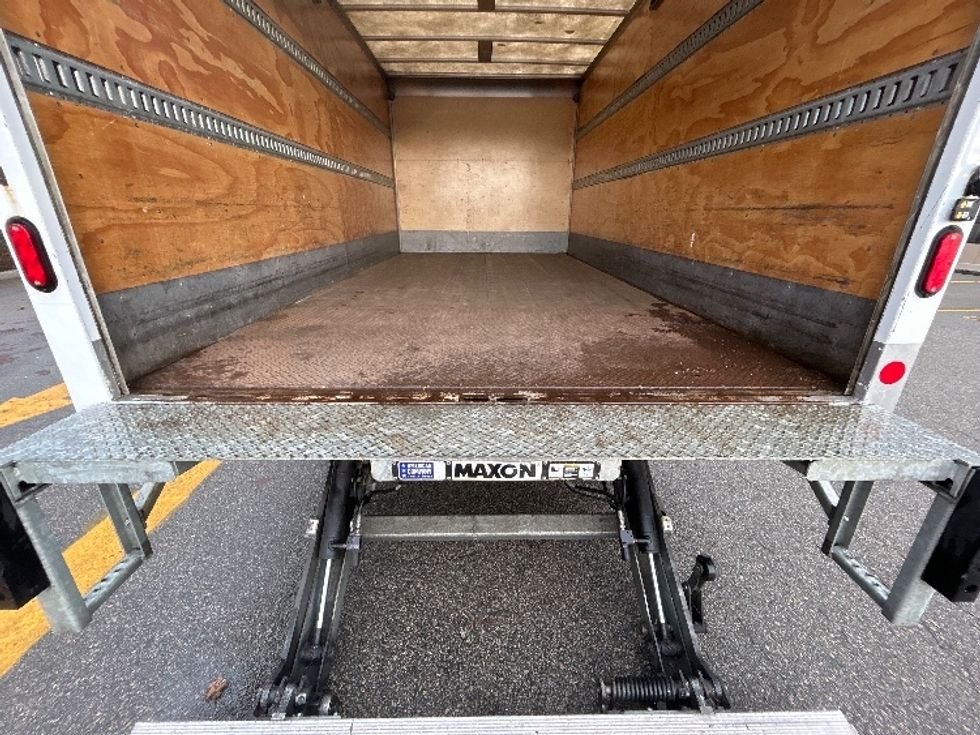 Medium Duty Box Truck-Light and Medium Duty Trucks-Hino-2019-195-Delta-BC-150,801\n\t\tkm-$ 60,000 - Image 10