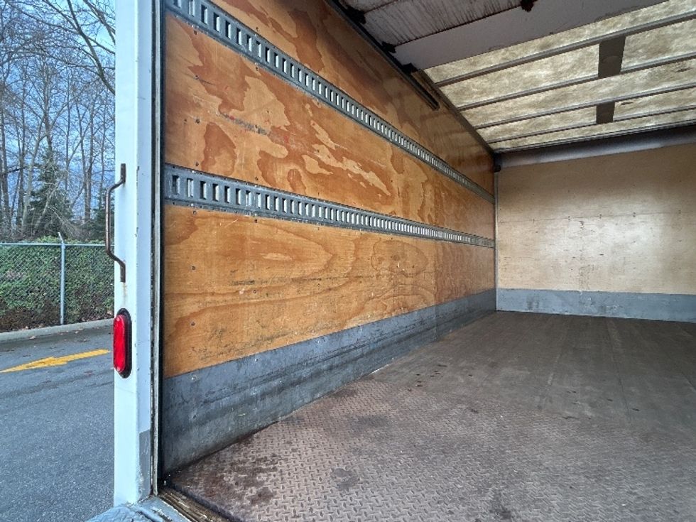 Medium Duty Box Truck-Light and Medium Duty Trucks-Hino-2019-195-Delta-BC-150,801\n\t\tkm-$ 60,000 - Image 11