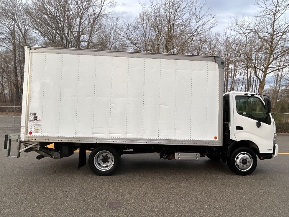 Medium Duty Box Truck-Light and Medium Duty Trucks-Hino-2019-195-Delta-BC-150,801\n\t\tkm-$ 60,000 - Image 15