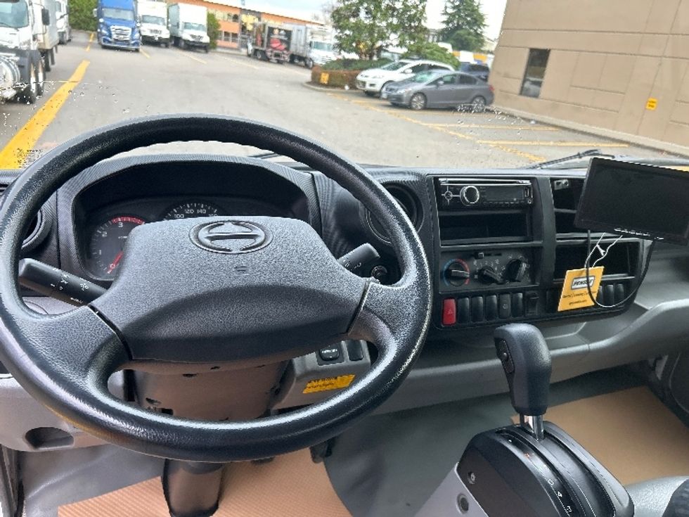 Medium Duty Box Truck-Light and Medium Duty Trucks-Hino-2019-195-Delta-BC-150,801\n\t\tkm-$ 60,000 - Image 17