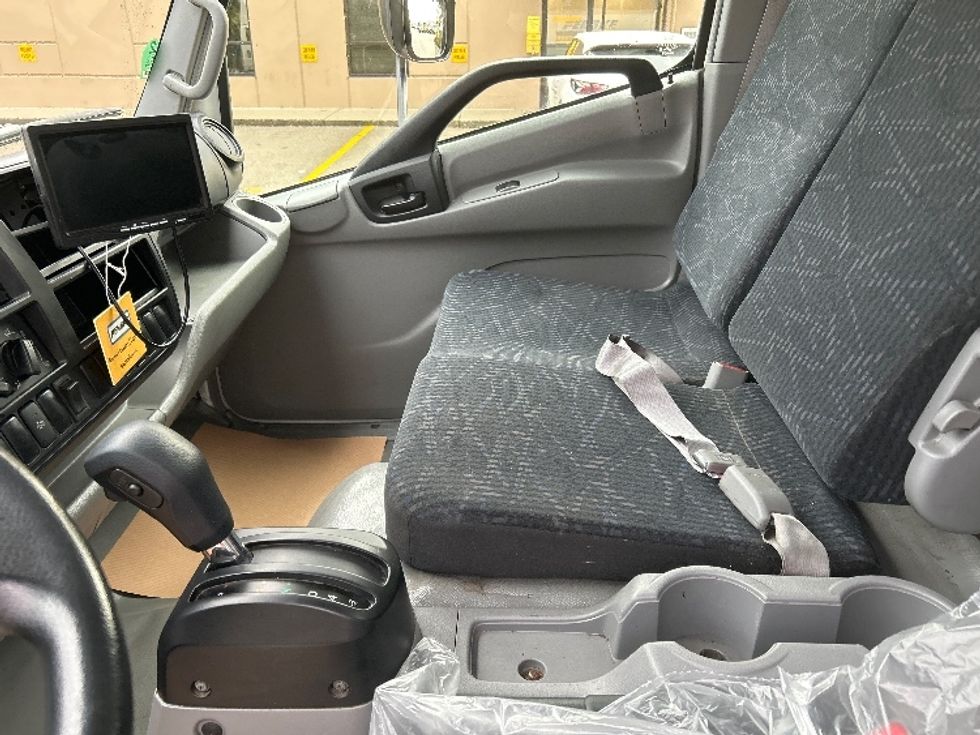 Medium Duty Box Truck-Light and Medium Duty Trucks-Hino-2019-195-Delta-BC-150,801\n\t\tkm-$ 60,000 - Image 19