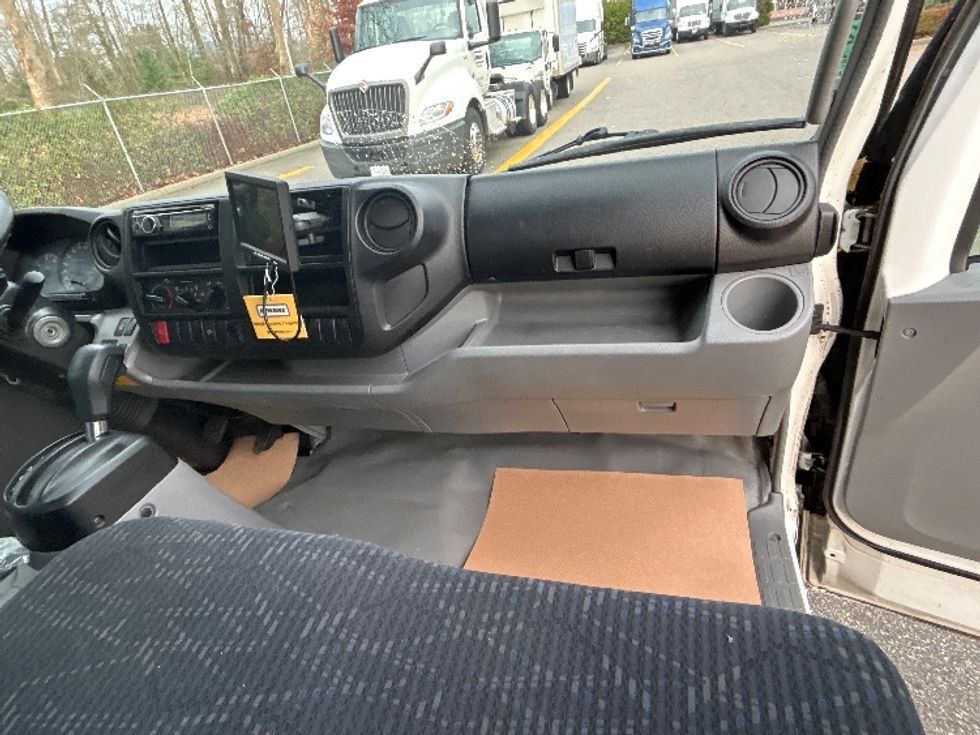 Medium Duty Box Truck-Light and Medium Duty Trucks-Hino-2019-195-Delta-BC-150,801\n\t\tkm-$ 60,000 - Image 21