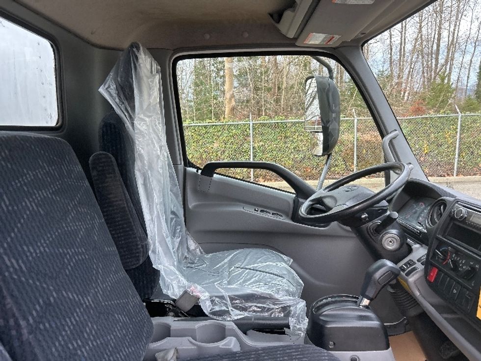 Medium Duty Box Truck-Light and Medium Duty Trucks-Hino-2019-195-Delta-BC-150,801\n\t\tkm-$ 60,000 - Image 22