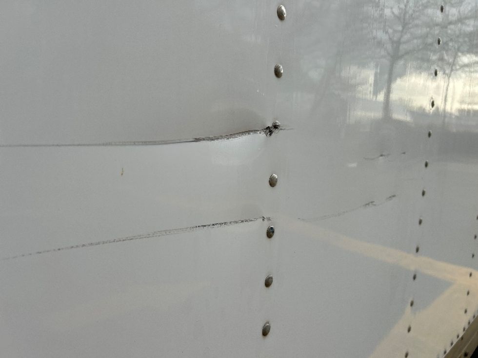 Medium Duty Box Truck-Light and Medium Duty Trucks-Hino-2019-195-Delta-BC-150,801\n\t\tkm-$ 60,000 - Image 25