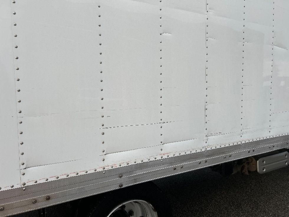 Medium Duty Box Truck-Light and Medium Duty Trucks-Hino-2019-195-Delta-BC-150,801\n\t\tkm-$ 60,000 - Image 27