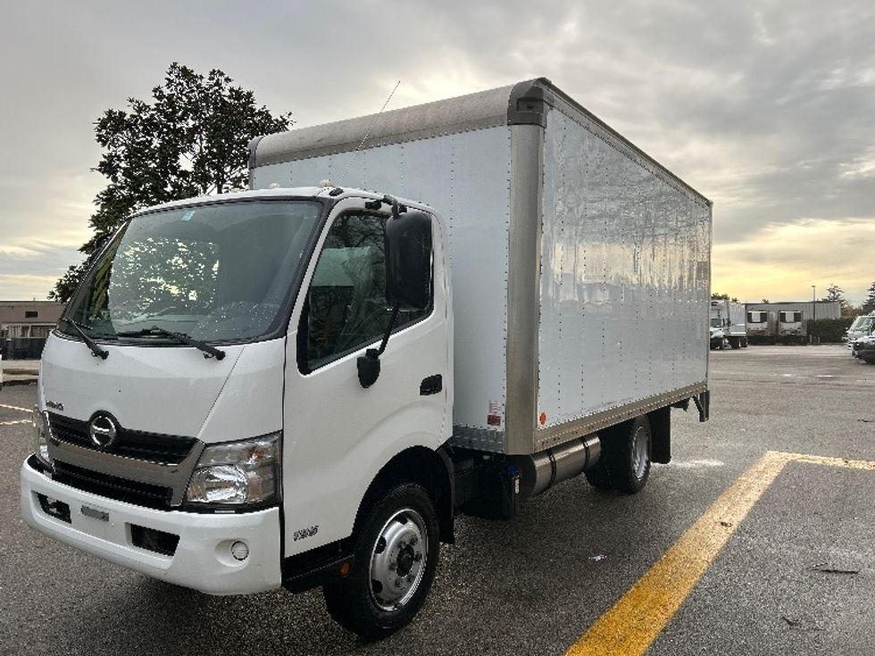 Medium Duty Box Truck-Light and Medium Duty Trucks-Hino-2019-195-Delta-BC-150,801\n\t\tkm-$ 60,000 - Image 3