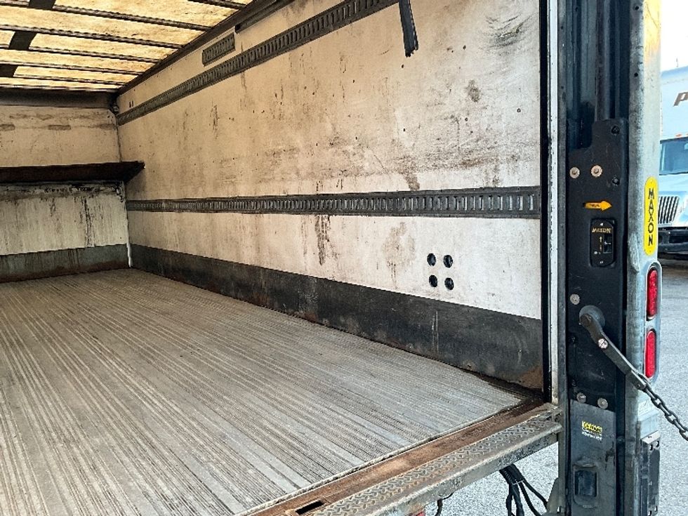 Medium Duty Box Truck-Light and Medium Duty Trucks-Hino-2019-195-Delta-BC-175,555\n\t\tkm-$ 58,500 - Image 12