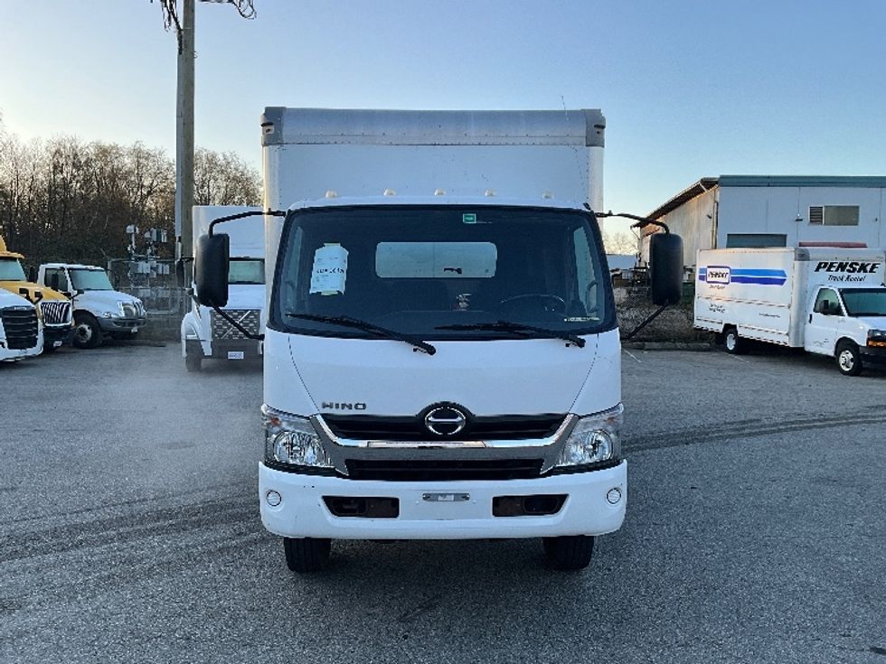 Medium Duty Box Truck-Light and Medium Duty Trucks-Hino-2019-195-Delta-BC-175,555\n\t\tkm-$ 58,500 - Image 2