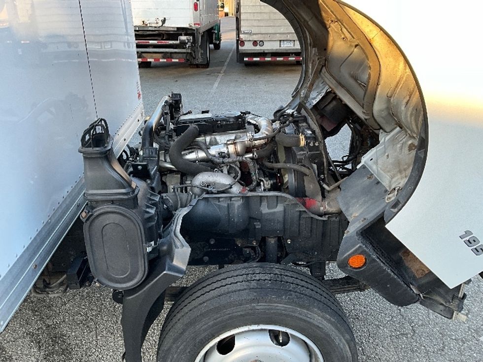 Medium Duty Box Truck-Light and Medium Duty Trucks-Hino-2019-195-Delta-BC-175,555\n\t\tkm-$ 58,500 - Image 23