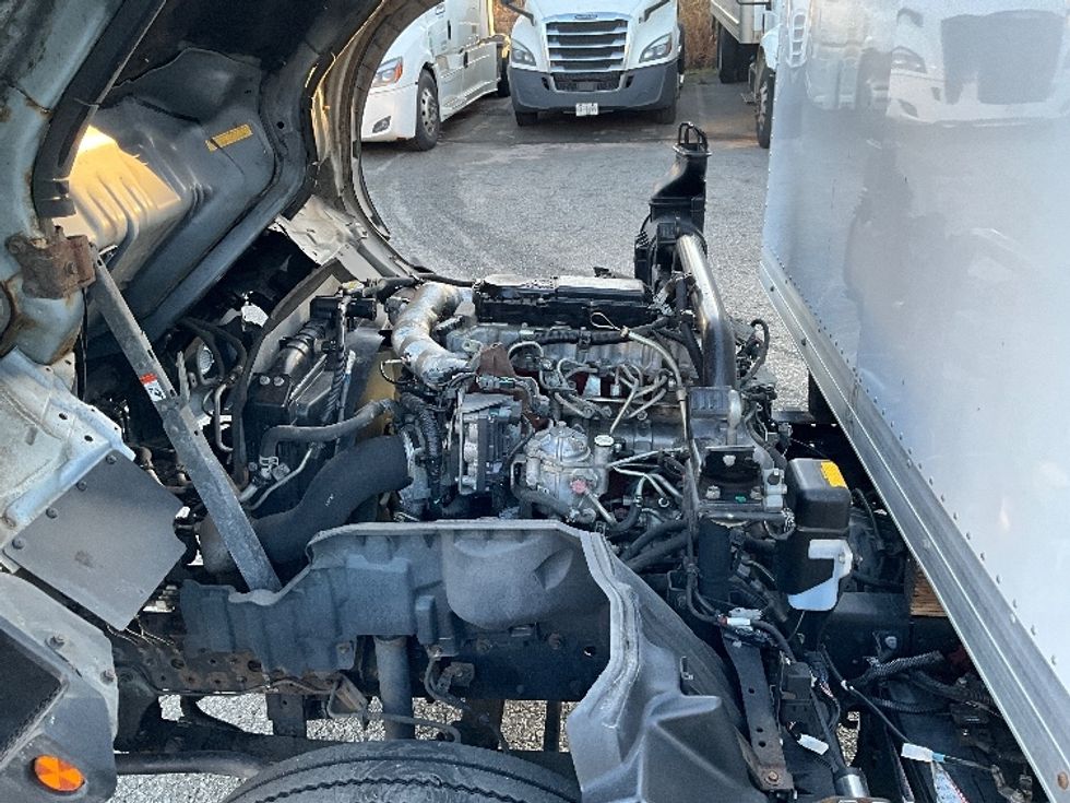 Medium Duty Box Truck-Light and Medium Duty Trucks-Hino-2019-195-Delta-BC-175,555\n\t\tkm-$ 58,500 - Image 24