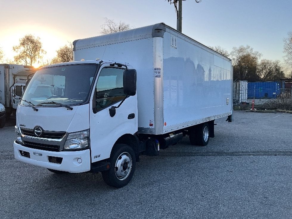 Medium Duty Box Truck-Light and Medium Duty Trucks-Hino-2019-195-Delta-BC-175,555\n\t\tkm-$ 58,500 - Image 3