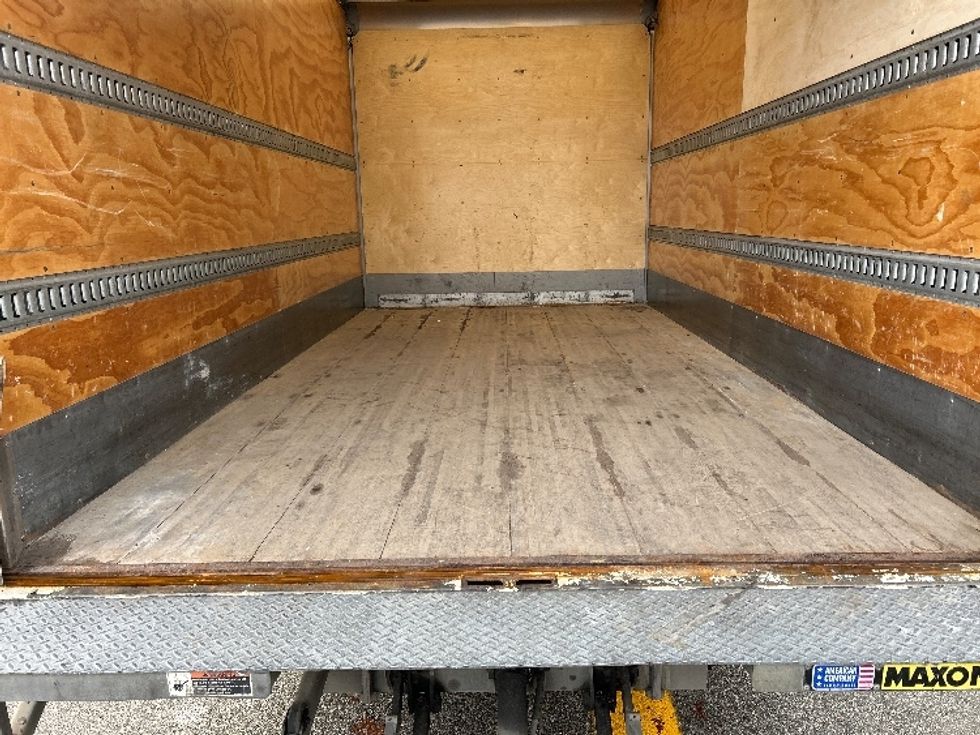 Medium Duty Box Truck-Light and Medium Duty Trucks-Hino-2019-195-Delta-BC-182,575\n\t\tkm-$ 57,250 - Image 10