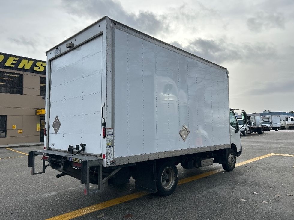 Medium Duty Box Truck-Light and Medium Duty Trucks-Hino-2019-195-Delta-BC-182,575\n\t\tkm-$ 57,250 - Image 13