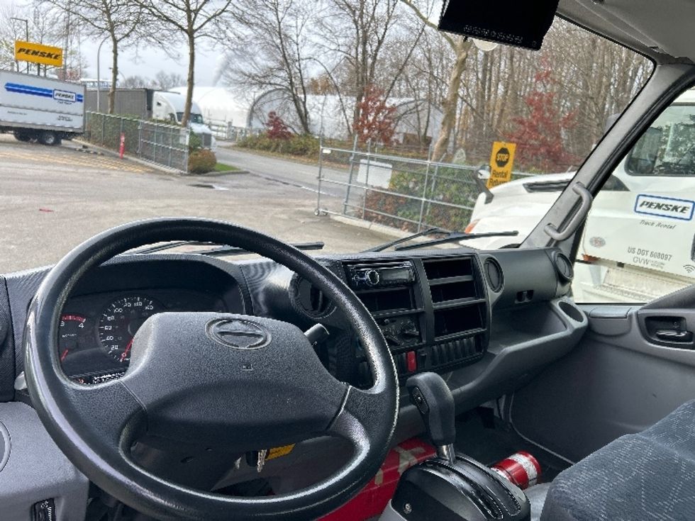 Medium Duty Box Truck-Light and Medium Duty Trucks-Hino-2019-195-Delta-BC-182,575\n\t\tkm-$ 57,250 - Image 16