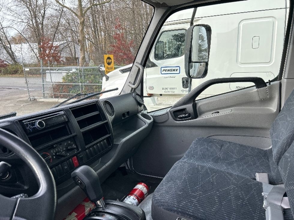Medium Duty Box Truck-Light and Medium Duty Trucks-Hino-2019-195-Delta-BC-182,575\n\t\tkm-$ 57,250 - Image 18