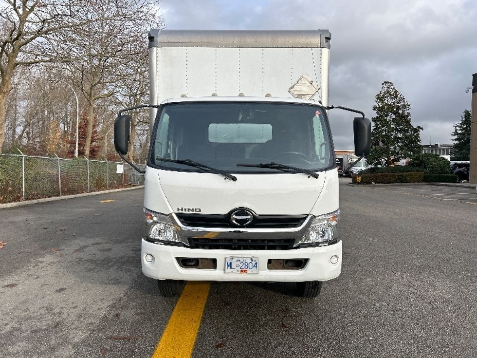Medium Duty Box Truck-Light and Medium Duty Trucks-Hino-2019-195-Delta-BC-182,575\n\t\tkm-$ 57,250 - Image 2