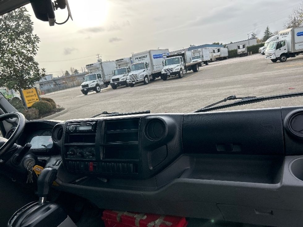 Medium Duty Box Truck-Light and Medium Duty Trucks-Hino-2019-195-Delta-BC-182,575\n\t\tkm-$ 57,250 - Image 20