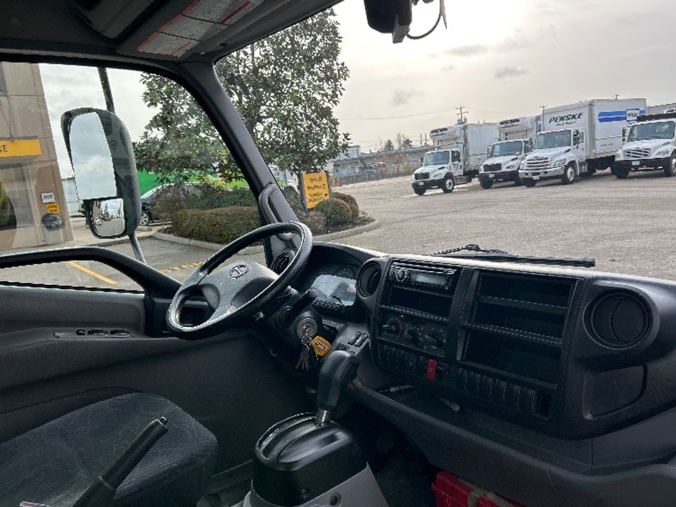 Medium Duty Box Truck-Light and Medium Duty Trucks-Hino-2019-195-Delta-BC-182,575\n\t\tkm-$ 57,250 - Image 22