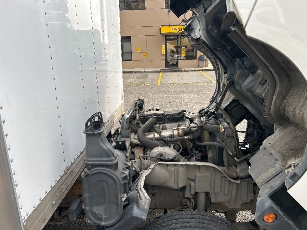 Medium Duty Box Truck-Light and Medium Duty Trucks-Hino-2019-195-Delta-BC-182,575\n\t\tkm-$ 57,250 - Image 23