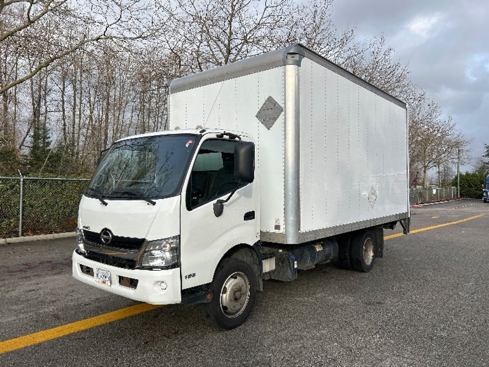 Medium Duty Box Truck-Light and Medium Duty Trucks-Hino-2019-195-Delta-BC-182,575\n\t\tkm-$ 57,250 - Image 3