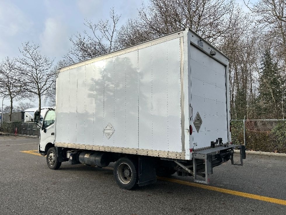 Medium Duty Box Truck-Light and Medium Duty Trucks-Hino-2019-195-Delta-BC-182,575\n\t\tkm-$ 57,250 - Image 6