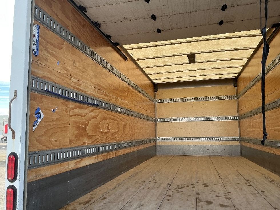 Medium Duty Box Truck-Light and Medium Duty Trucks-Hino-2019-195-Edmonton-AB-114,433\n\t\tkm-$ 63,000 - Image 11