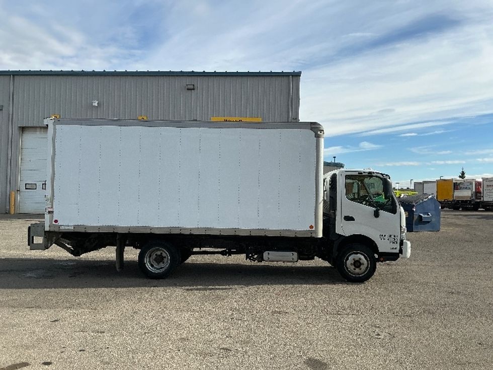 Medium Duty Box Truck-Light and Medium Duty Trucks-Hino-2019-195-Edmonton-AB-114,433\n\t\tkm-$ 63,000 - Image 15