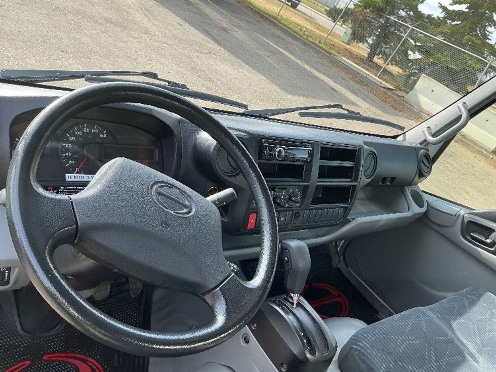 Medium Duty Box Truck-Light and Medium Duty Trucks-Hino-2019-195-Edmonton-AB-114,433\n\t\tkm-$ 63,000 - Image 17