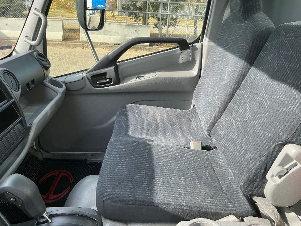 Medium Duty Box Truck-Light and Medium Duty Trucks-Hino-2019-195-Edmonton-AB-114,433\n\t\tkm-$ 63,000 - Image 19