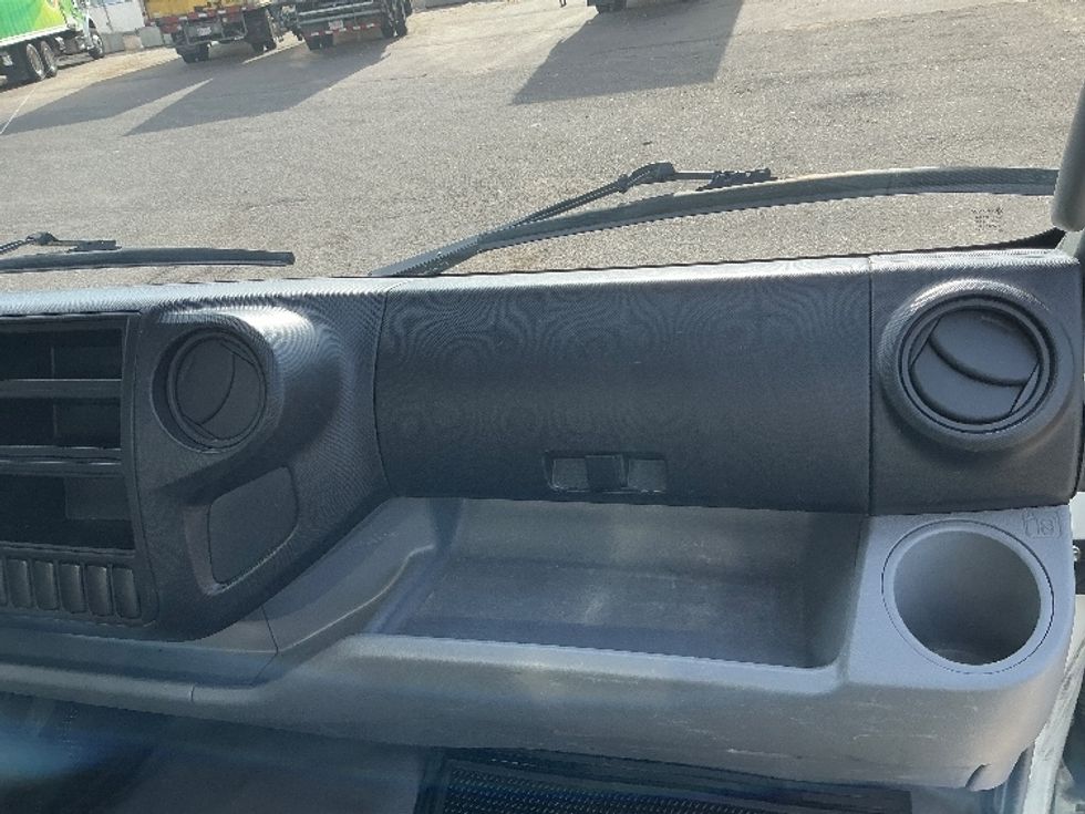 Medium Duty Box Truck-Light and Medium Duty Trucks-Hino-2019-195-Edmonton-AB-114,433\n\t\tkm-$ 63,000 - Image 21