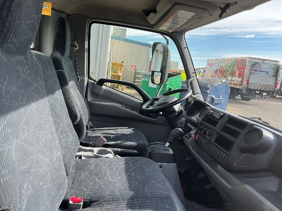 Medium Duty Box Truck-Light and Medium Duty Trucks-Hino-2019-195-Edmonton-AB-114,433\n\t\tkm-$ 63,000 - Image 22