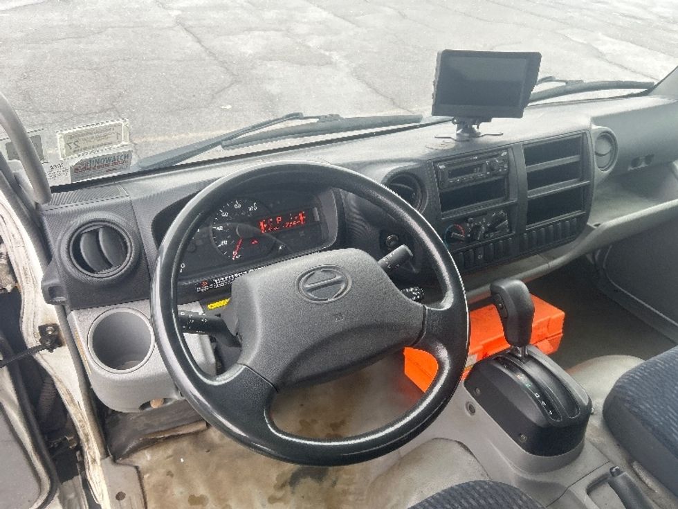 Medium Duty Box Truck-Light and Medium Duty Trucks-Hino-2019-195-Fredonia-NY-116,060\n\t\tmiles-$ 37,500 - Image 18