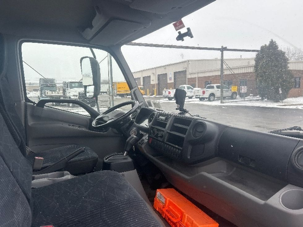 Medium Duty Box Truck-Light and Medium Duty Trucks-Hino-2019-195-Fredonia-NY-116,060\n\t\tmiles-$ 37,500 - Image 22