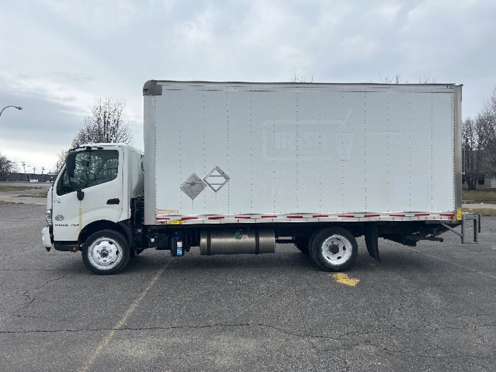 Medium Duty Box Truck-Light and Medium Duty Trucks-Hino-2019-195-Fredonia-NY-116,060\n\t\tmiles-$ 37,500 - Image 4