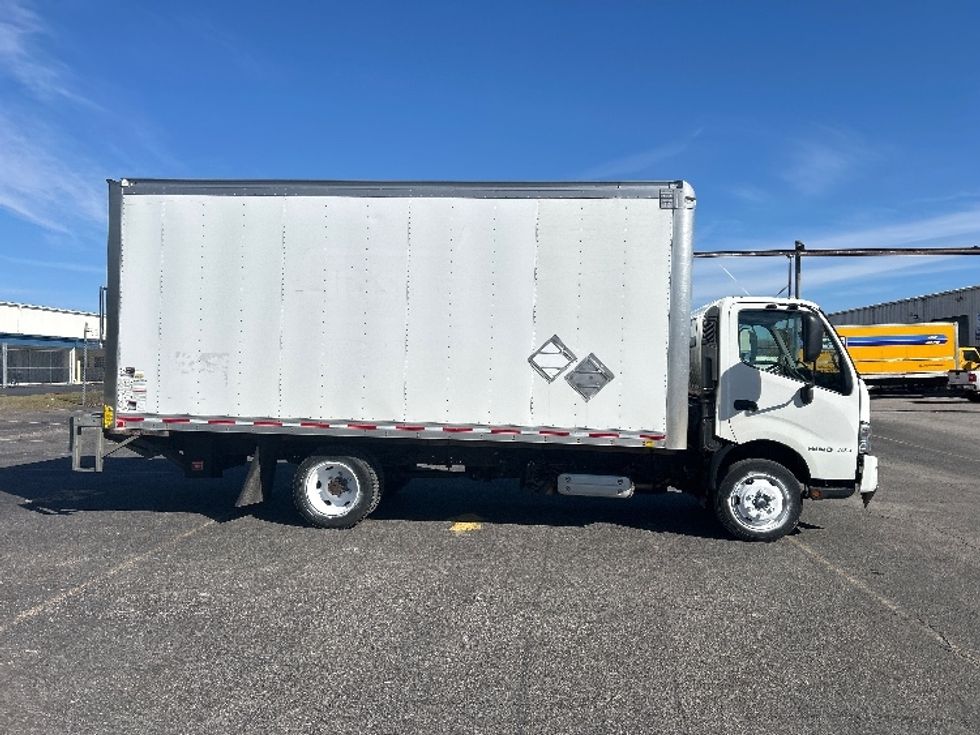 Medium Duty Box Truck-Light and Medium Duty Trucks-Hino-2019-195-Fredonia-NY-123,443\n\t\tmiles-$ 36,750 - Image 15