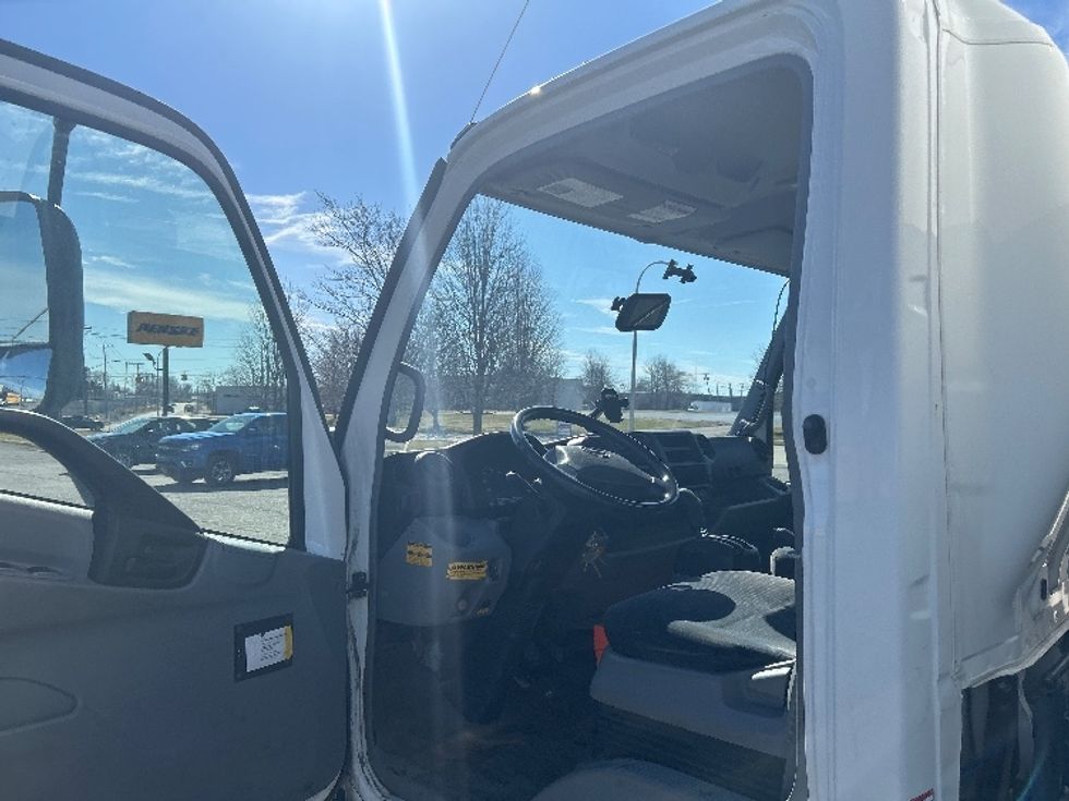 Medium Duty Box Truck-Light and Medium Duty Trucks-Hino-2019-195-Fredonia-NY-123,443\n\t\tmiles-$ 36,750 - Image 16