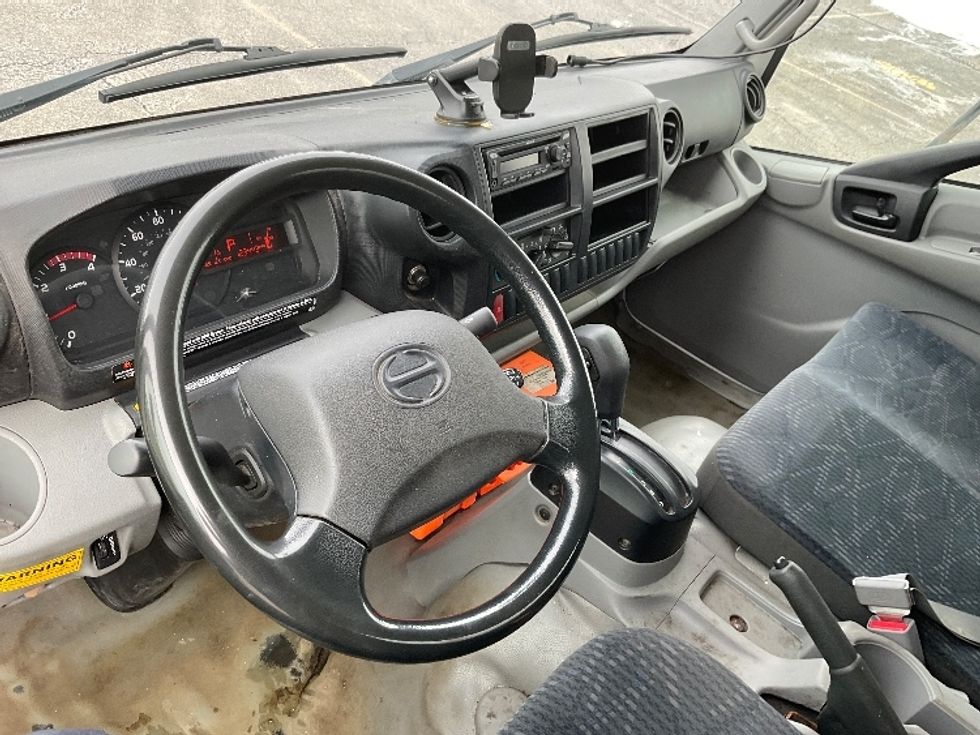 Medium Duty Box Truck-Light and Medium Duty Trucks-Hino-2019-195-Fredonia-NY-123,443\n\t\tmiles-$ 36,750 - Image 17