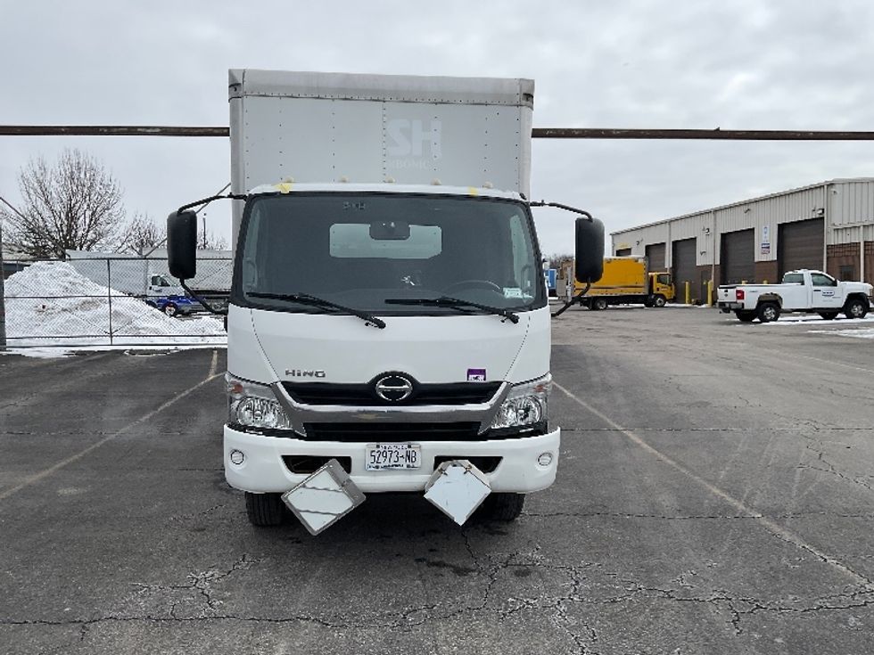 Medium Duty Box Truck-Light and Medium Duty Trucks-Hino-2019-195-Fredonia-NY-123,443\n\t\tmiles-$ 36,750 - Image 2