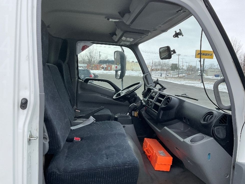 Medium Duty Box Truck-Light and Medium Duty Trucks-Hino-2019-195-Fredonia-NY-123,443\n\t\tmiles-$ 36,750 - Image 22