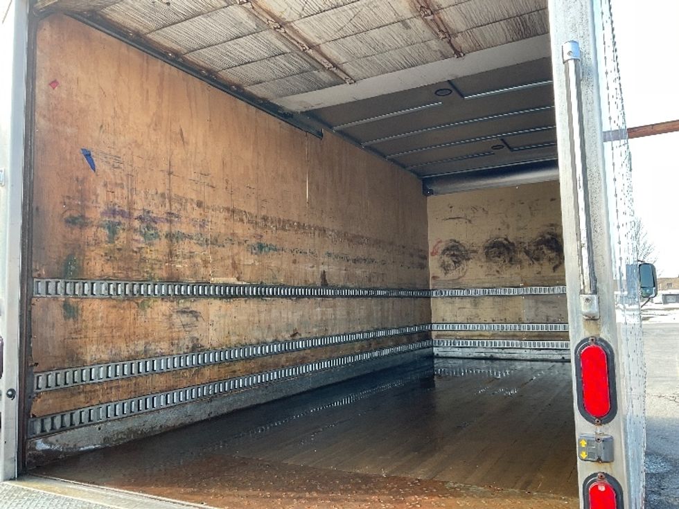 Medium Duty Box Truck-Light and Medium Duty Trucks-Hino-2019-195-Fredonia-NY-123,743\n\t\tmiles-$ 36,750 - Image 11