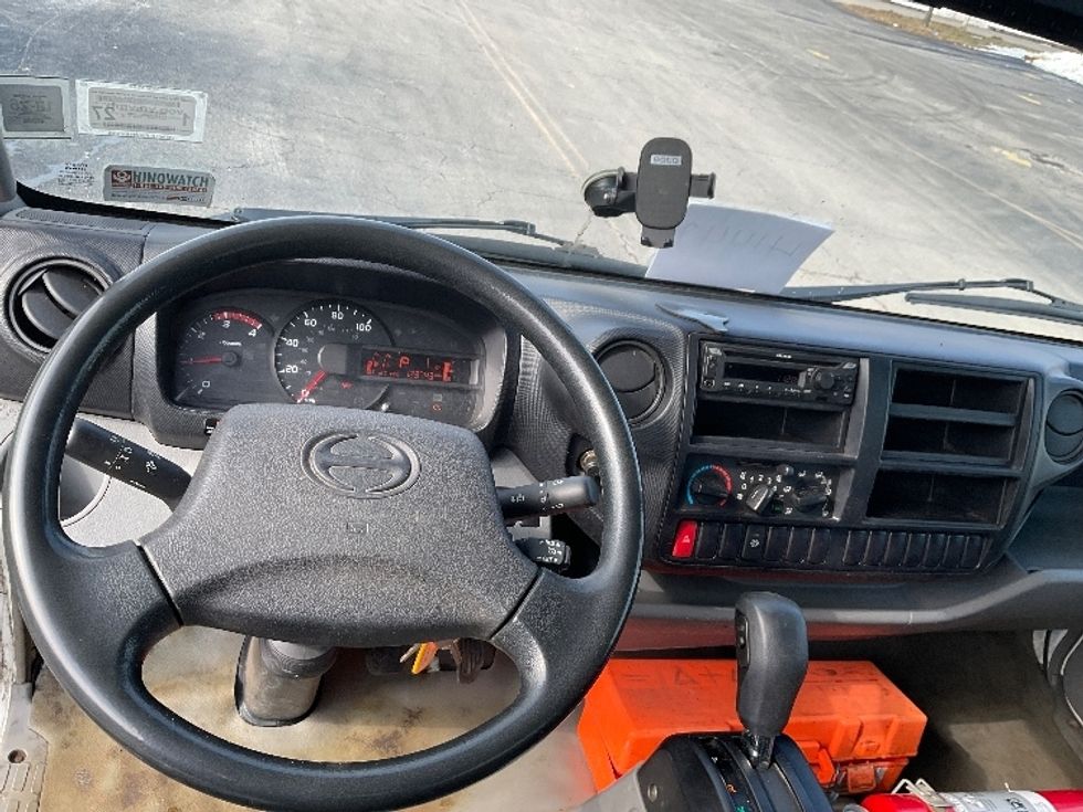 Medium Duty Box Truck-Light and Medium Duty Trucks-Hino-2019-195-Fredonia-NY-123,743\n\t\tmiles-$ 36,750 - Image 18
