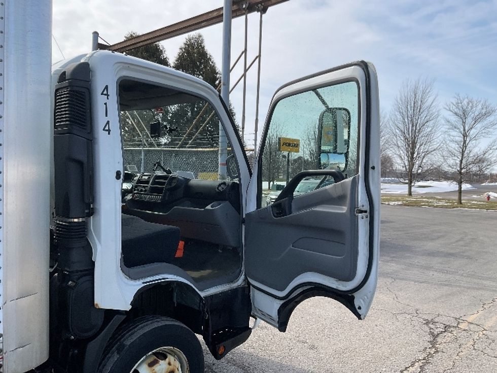 Medium Duty Box Truck-Light and Medium Duty Trucks-Hino-2019-195-Fredonia-NY-123,743\n\t\tmiles-$ 36,750 - Image 20