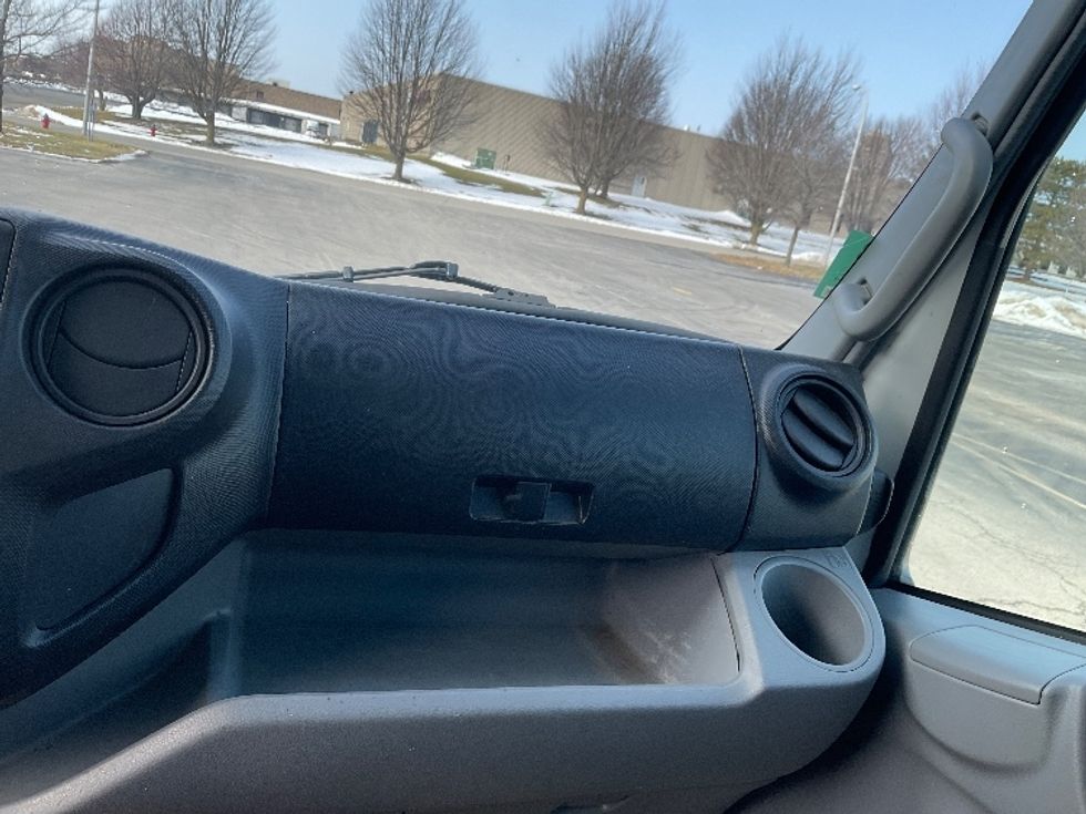 Medium Duty Box Truck-Light and Medium Duty Trucks-Hino-2019-195-Fredonia-NY-123,743\n\t\tmiles-$ 36,750 - Image 21