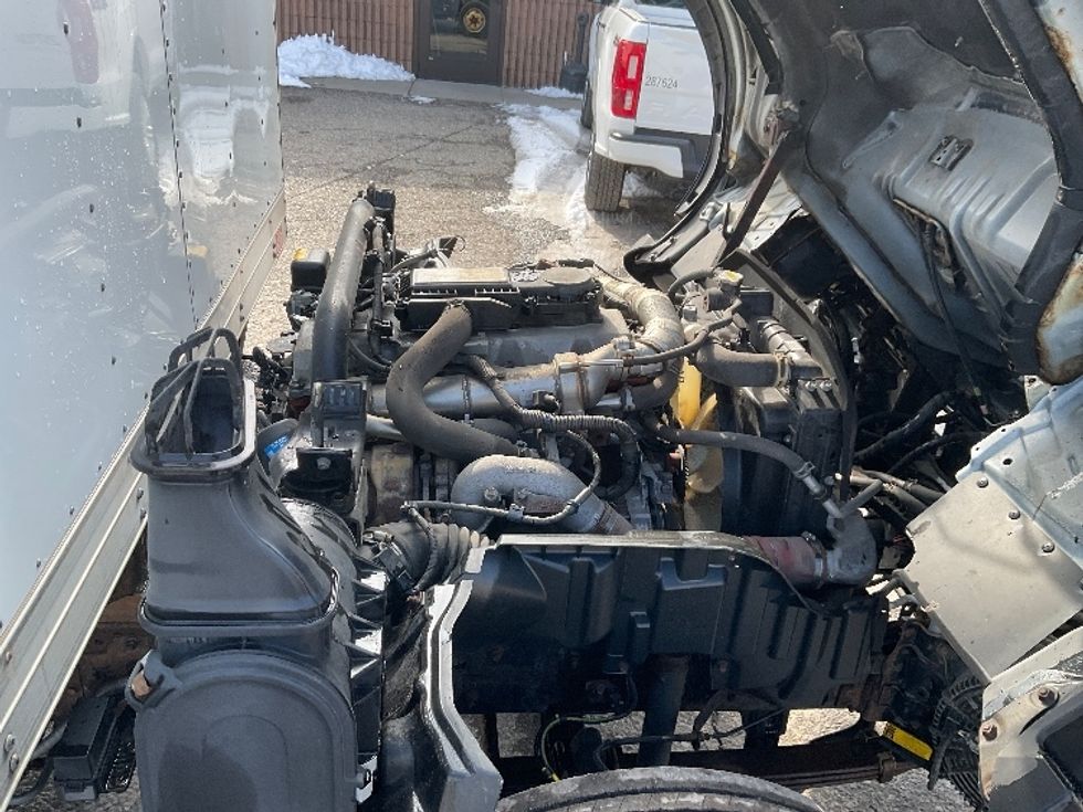 Medium Duty Box Truck-Light and Medium Duty Trucks-Hino-2019-195-Fredonia-NY-123,743\n\t\tmiles-$ 36,750 - Image 23