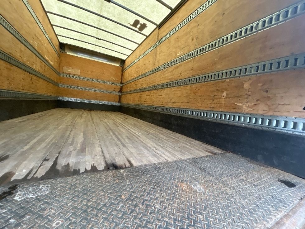 Medium Duty Box Truck-Light and Medium Duty Trucks-Hino-2019-195-Jessup-MD-102,903\n\t\tmiles-$ 41,500 - Image 12